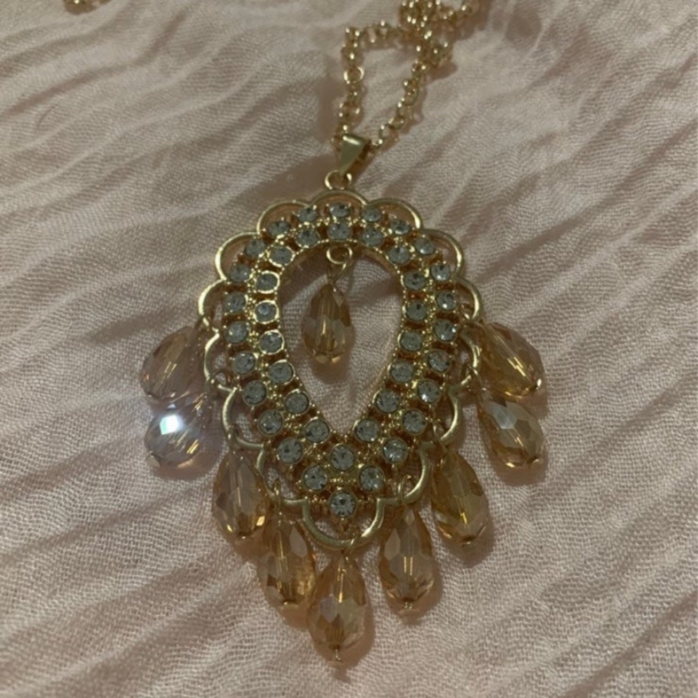 Gorgeous large sparkly pendant longer gold tone chain paparazzi brand new